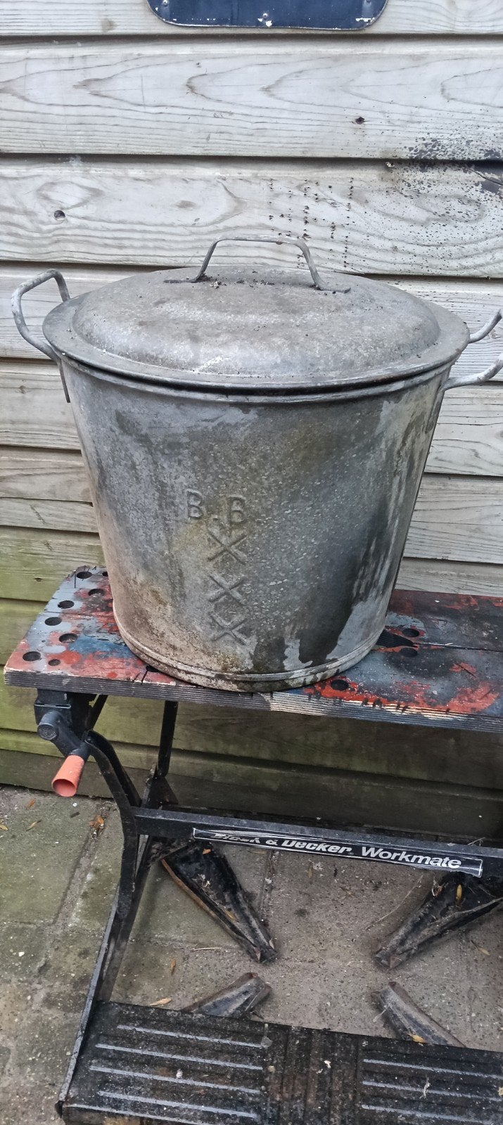 zinken vuilnisbak of was emmer, Ophalen, Gebruikt, Rond, Metaal