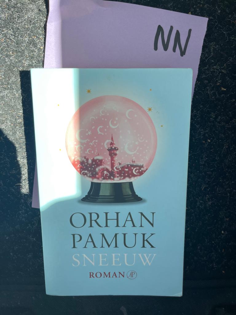 Orhan Pamuk - Sneeuw (Roman), Ophalen of Verzenden, Zo goed als nieuw, Europa overig