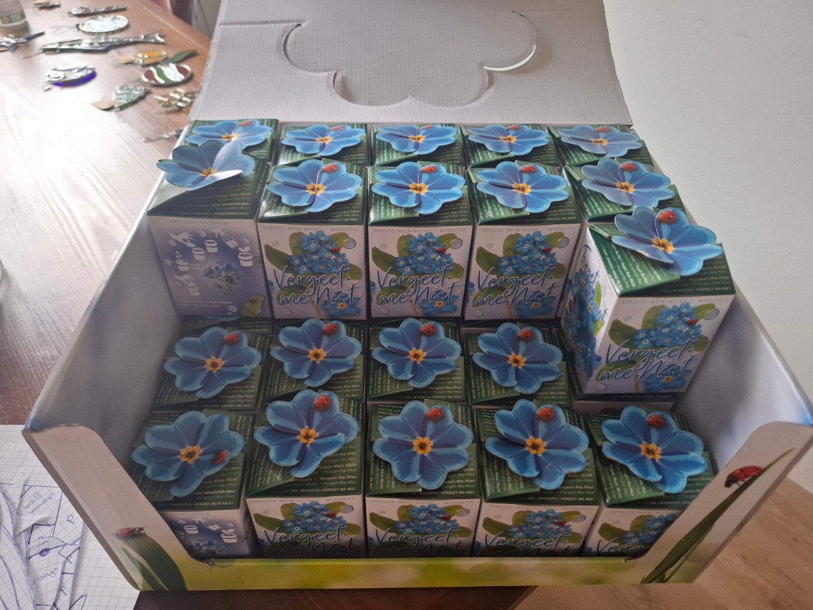 Vergeet-me-nietjes in bakjes, bedankjes, Ophalen