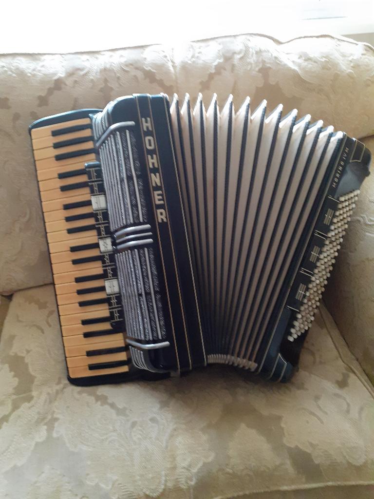 Hohner Morino IV M accordeon, Muziek en Instrumenten, Accordeons, Ophalen, Gebruikt, Toetsaccordeon, Hohner