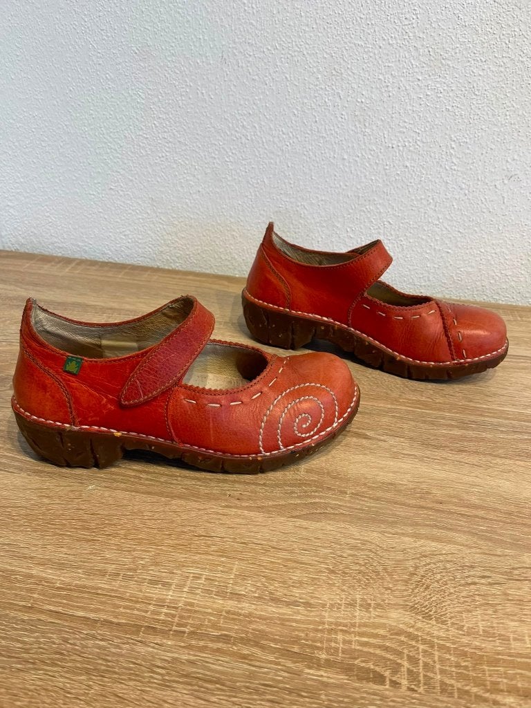 El Naturalista Yggdrasil Tibet rood leer mt 37, zeldzaam, El Naturalista, Zo goed als nieuw, Rood, Ballerina's