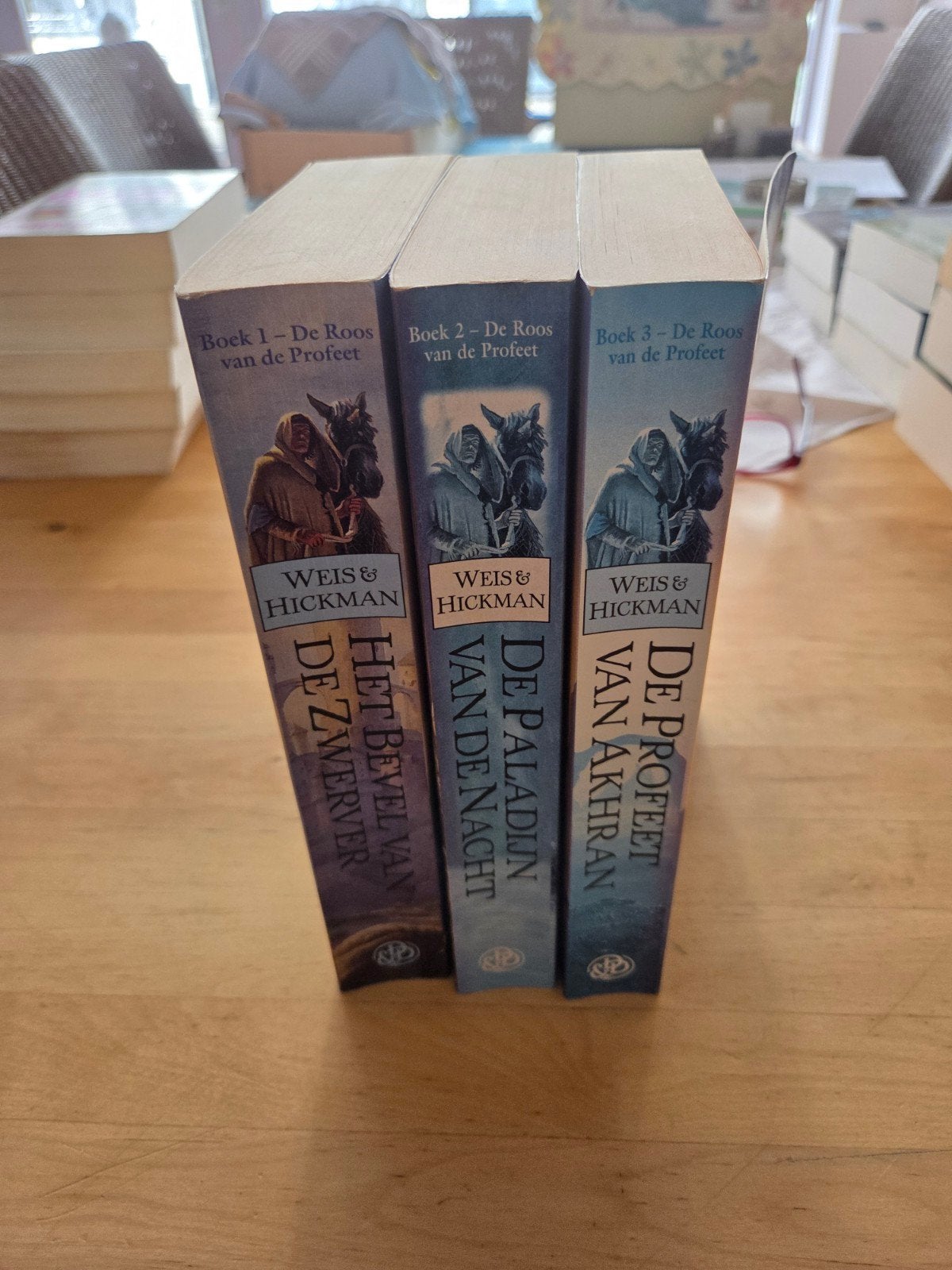 De Roos van de Profeet - Complete Trilogie (Weis & Hickman), Ophalen