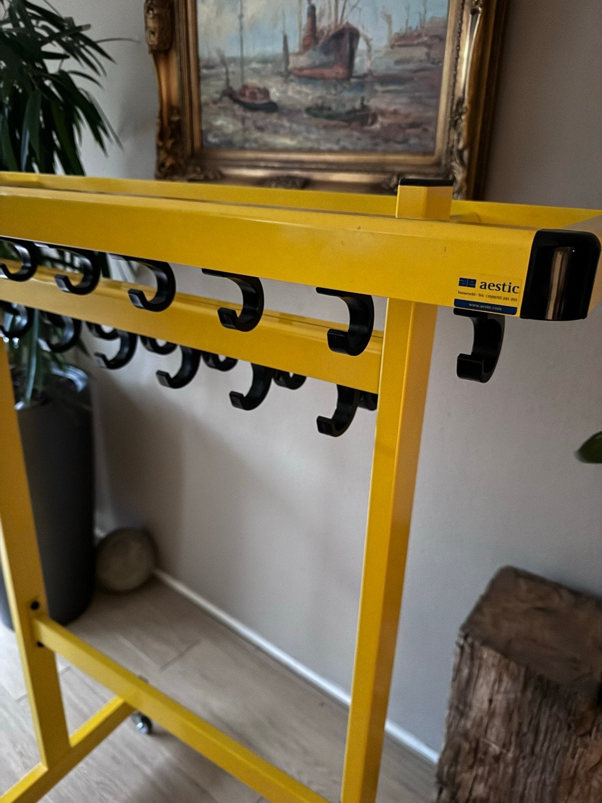 Garderoberek Aestic (Kupan) geel staal 34 haken, Ophalen, Gebruikt, 100 tot 150 cm, Overige typen