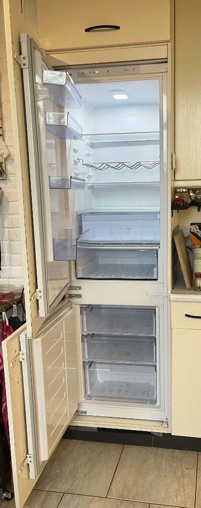 Beko BCSA283E3S Inbouw koel-vriescombinatie met boekjes, Ophalen, Gebruikt, 200 liter of meer, Met aparte vriezer