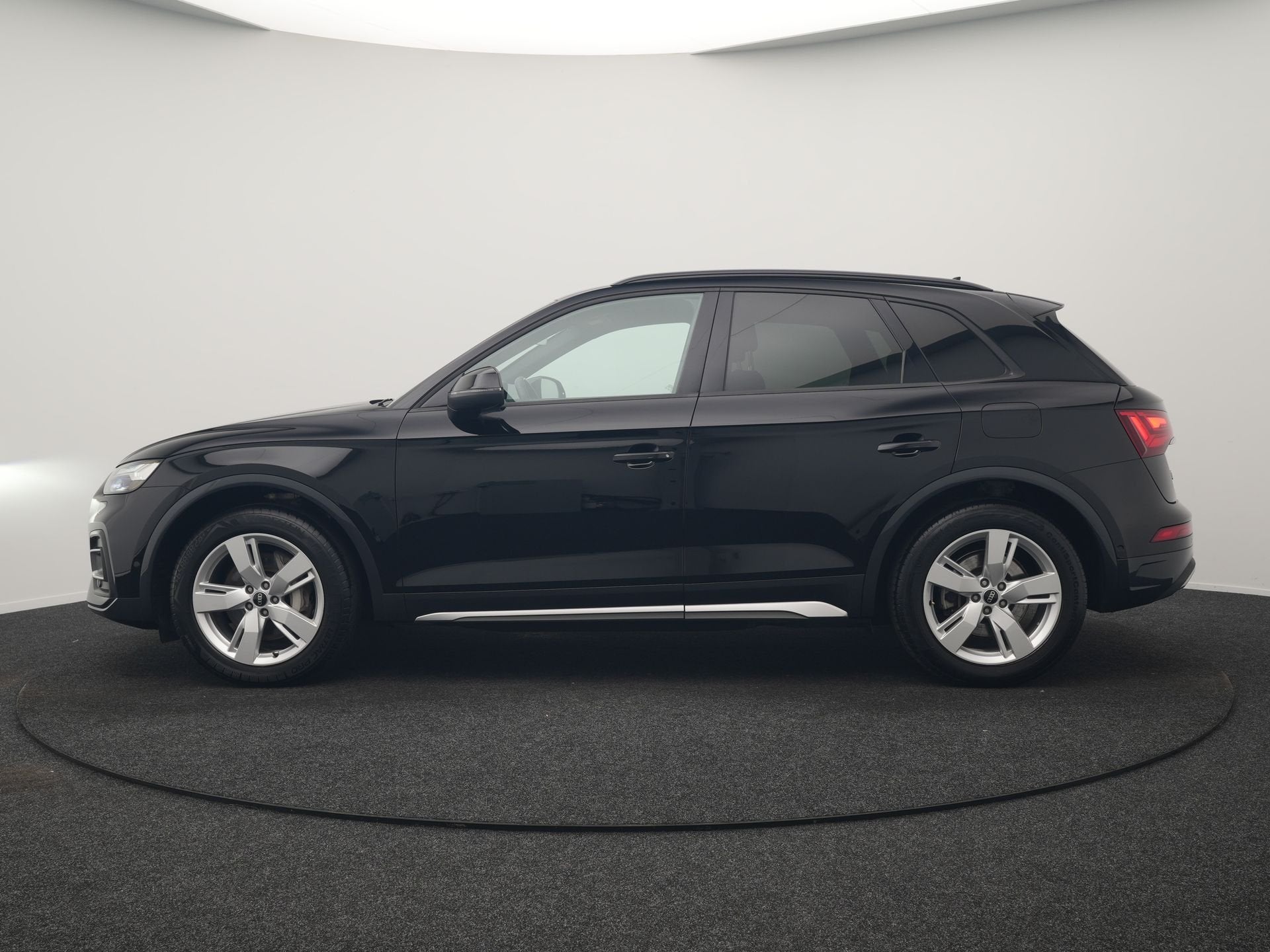 Audi Q5 50 TFSI e S Line FACELIFT PHEV 300pk Dealer O.H. | L, Automaat, Gebruikt, Zwart, 4 cilinders