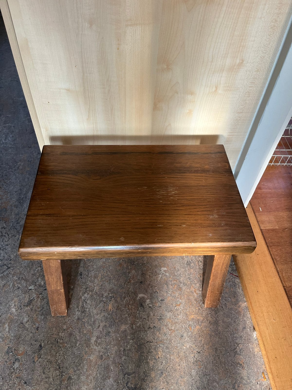 Massief houten krukje / bijzettafeltje, Ophalen of Verzenden, Gebruikt, Hout