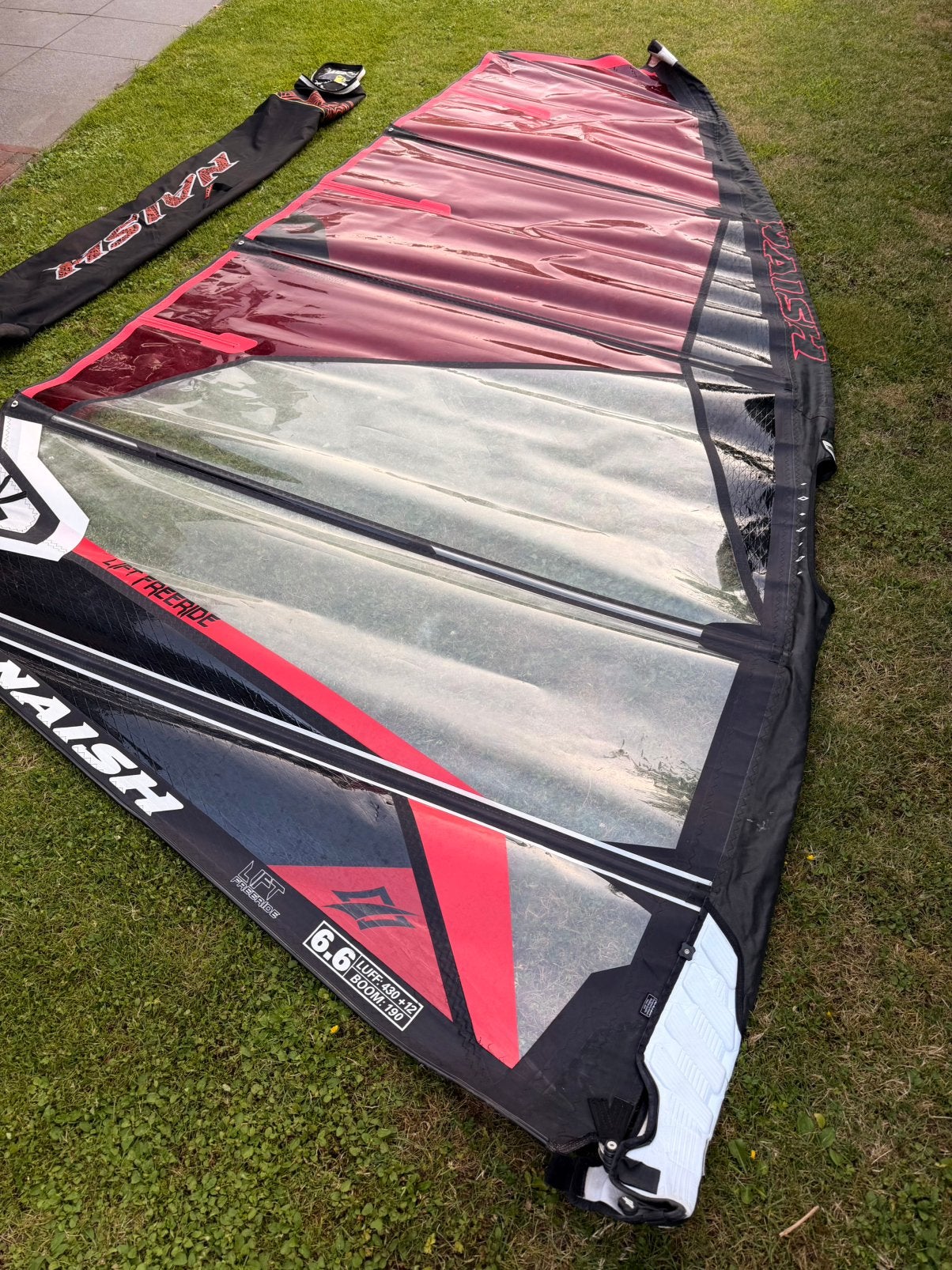 Naish Lift Freeride 6.6 m² – Compleet met originele hoes, Watersport en Boten, Windsurfen, Ophalen, 6.5 m² tot 8 m², Zeil, Gebruikt