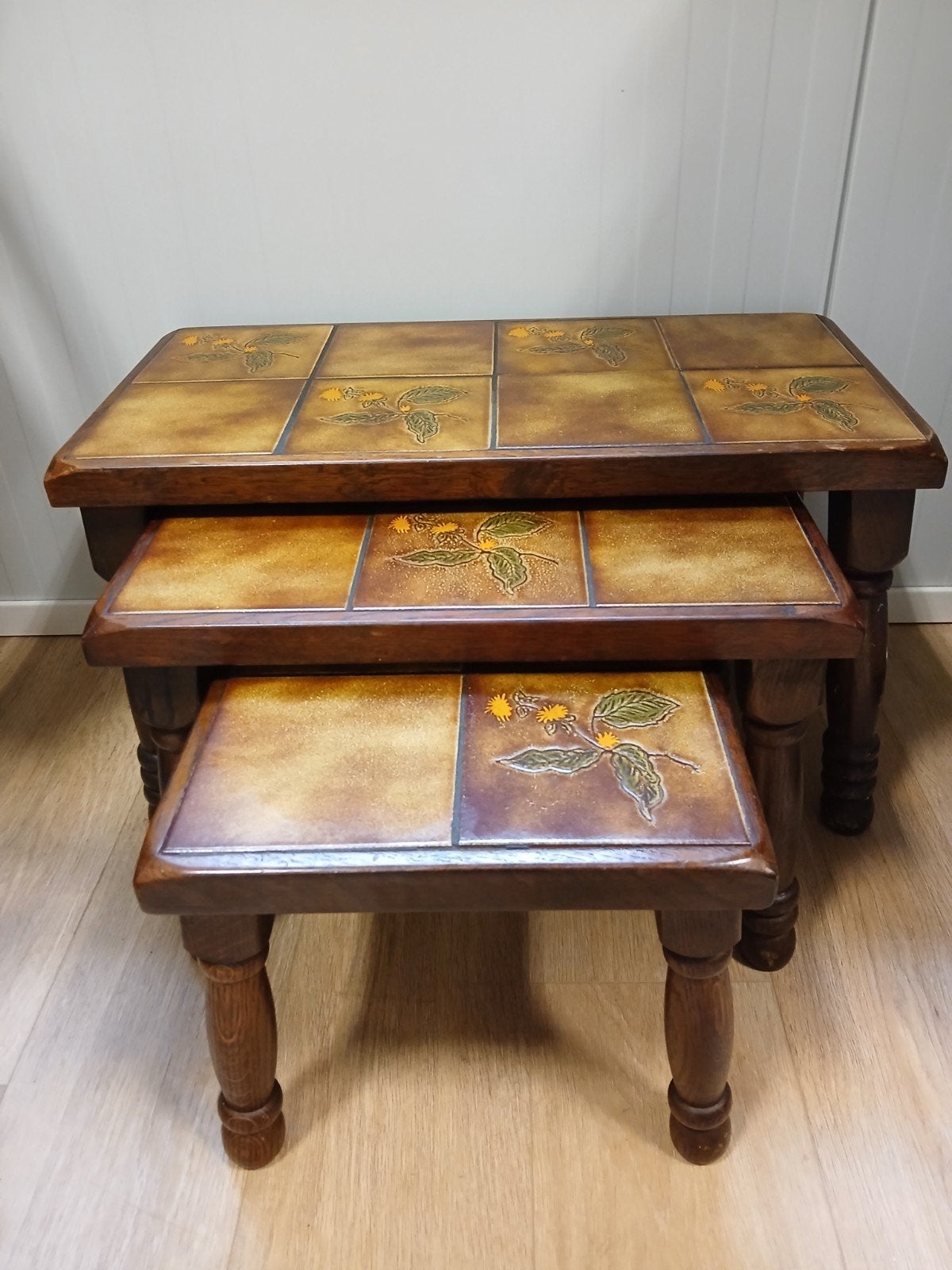 Vintage/Retro Nesttafeltjes met Tegelblad, Ophalen