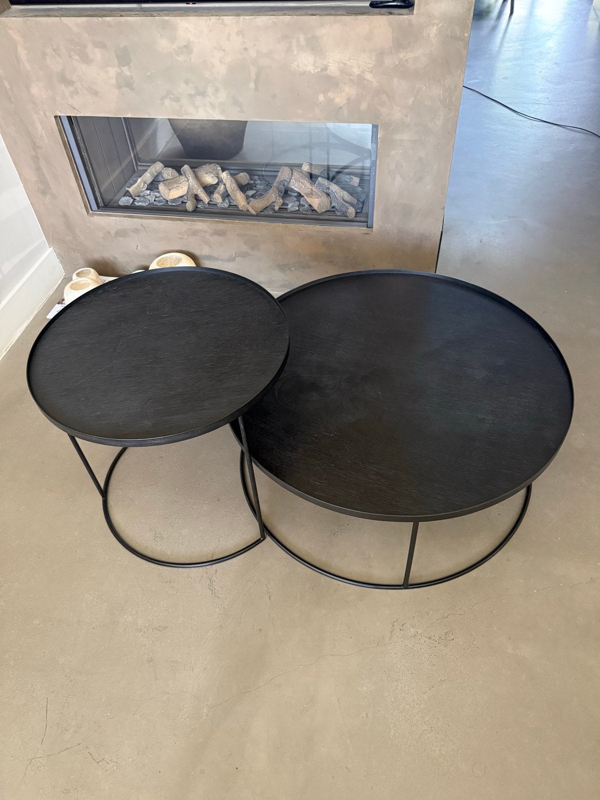 Ethnicraft Tray Round Salontafels Set van 2 Zwart, Huis en Inrichting, Tafels | Salontafels, Gebruikt, 5 – 50, 50 tot 100 cm, Rond