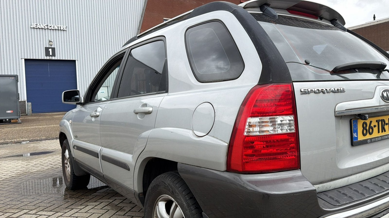Kia Sportage 2.7 4WD AUT 2007 Grijs, Auto's, Kia, Automaat, Zwart, 2656 cc, Bedrijf