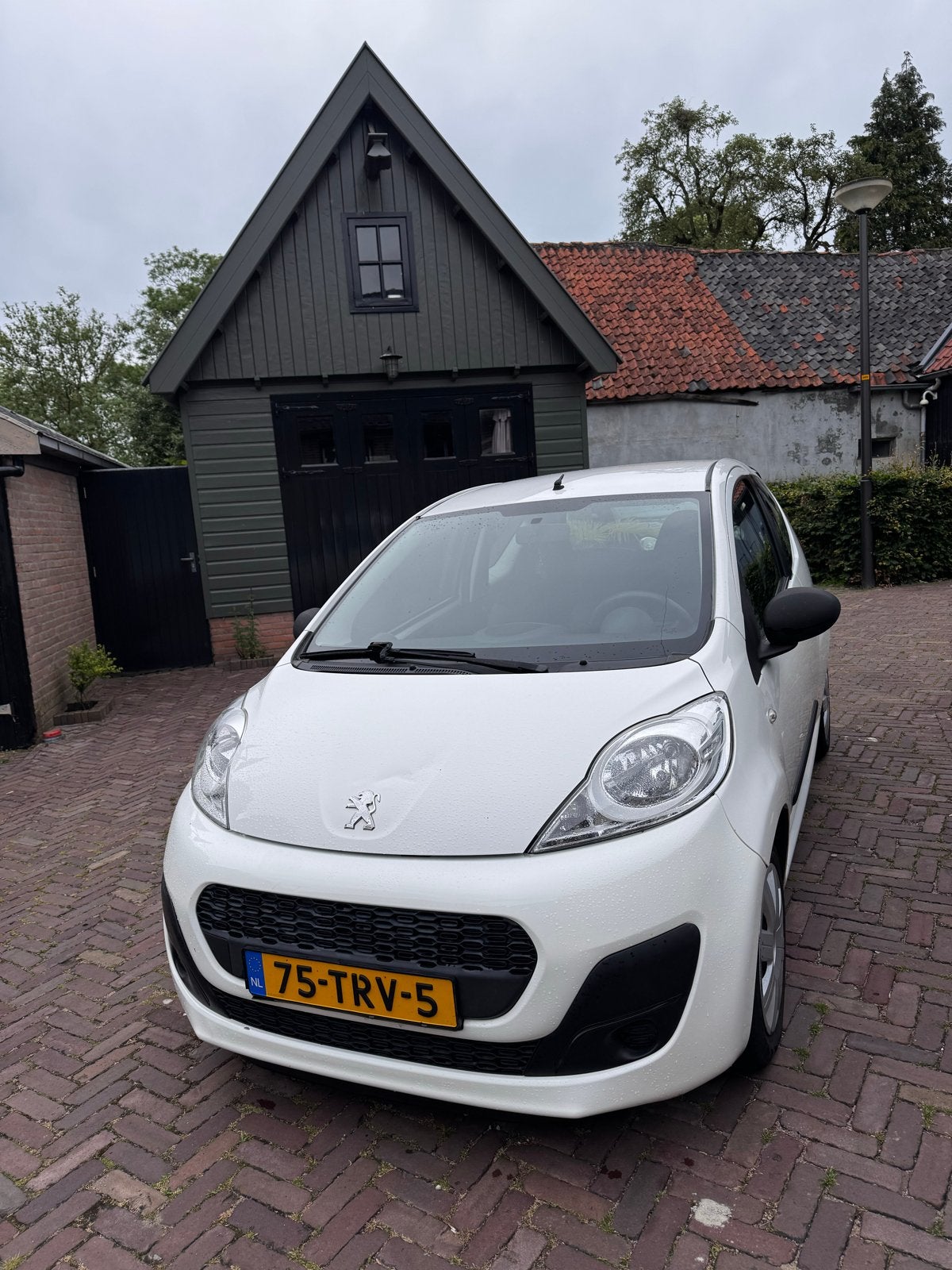 Peugeot 107 1.0 12V E-vti 68PK 3DR 2012 Wit, Voorwielaandrijving, 4 stoelen, Origineel Nederlands, Handgeschakeld