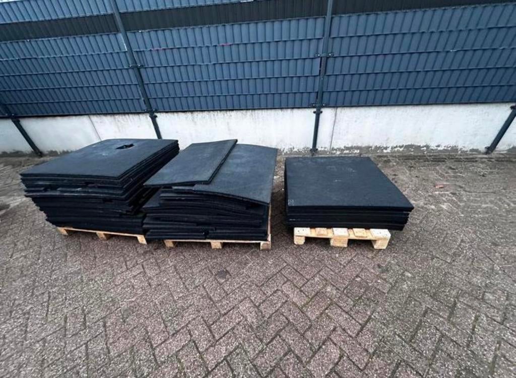 39 Vierkanten meter rubberen Tegels 1m bij 1m , 3,5 cm dikte, Ophalen, Gebruikt, Overige typen