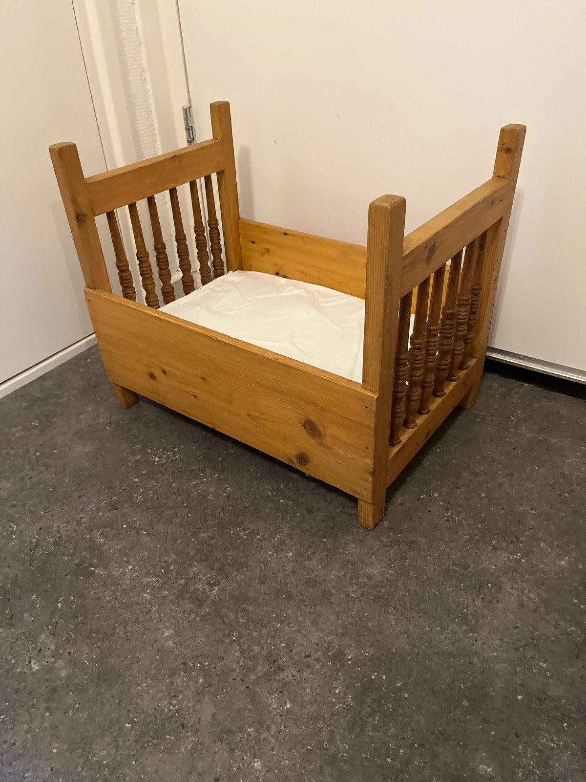 Houten Poppenledikantje - Vintage Stijl, Kinderen en Baby's, Speelgoed | Poppen, Ophalen, Gebruikt, Overige typen