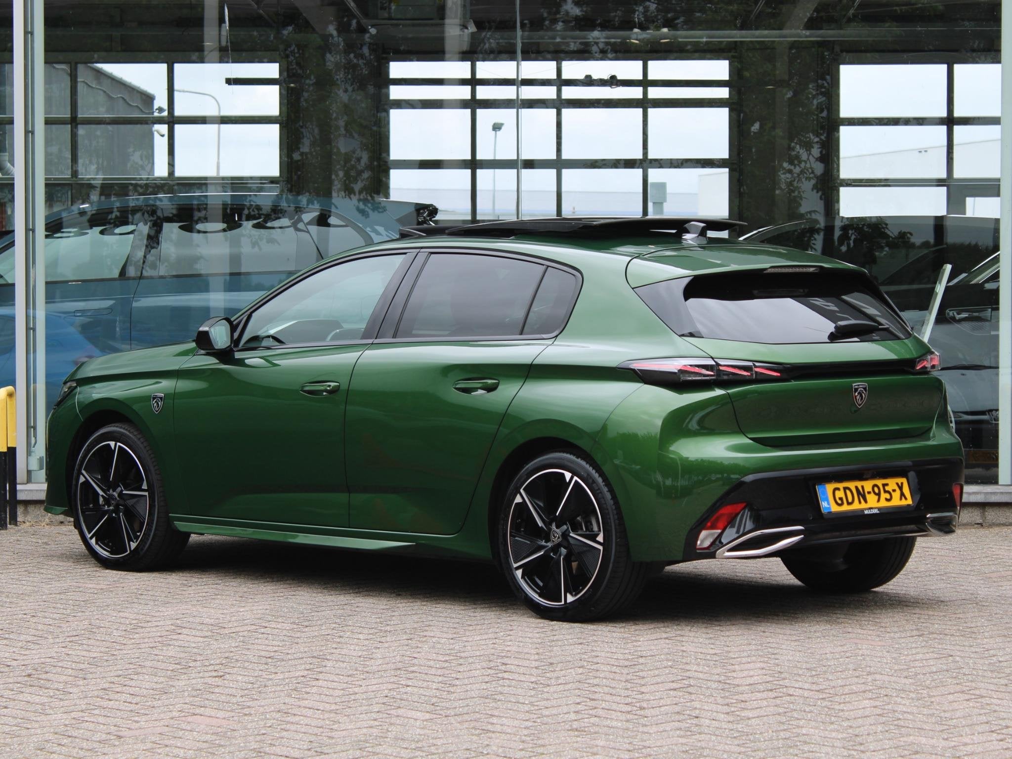 Peugeot e-308 GT EV 54 kWh | Panoramadak/Alcantara AGR Inter, Auto's, 12 maanden, Gebruikt, 156 pk, Origineel Nederlands