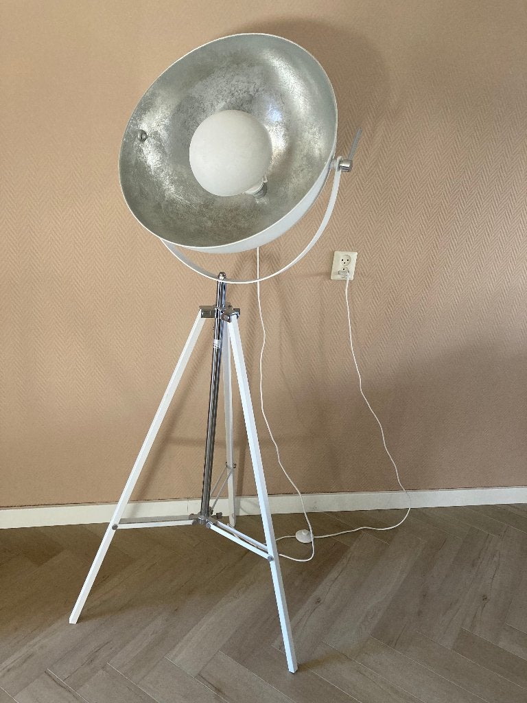 Vloerlamp studiolamp Eclips driepoot kleur mat wit / zilver, Ophalen, Zo goed als nieuw, Metaal, 150 tot 200 cm