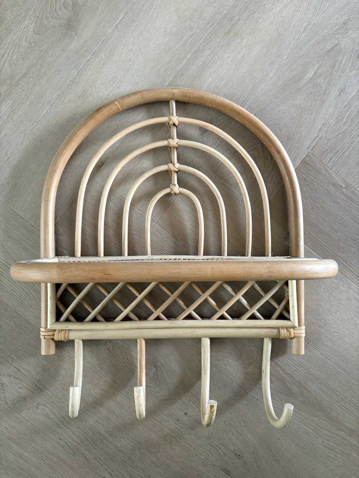 Rotan regenboog wandkapstok met plank en haken, Wandkapstok, Ophalen of Verzenden, Zo goed als nieuw, Minder dan 100 cm