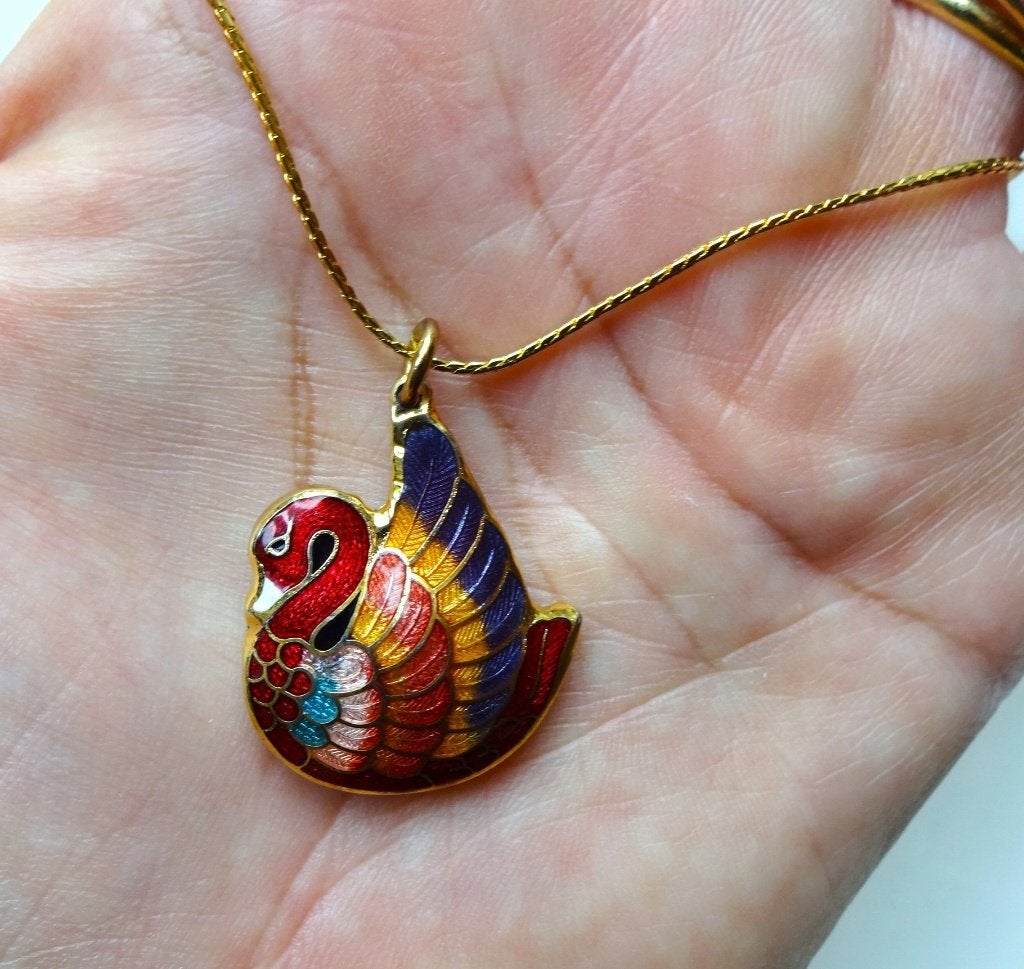 Jaren '70 vergulde hanger + ketting: cloisonne emaille zwaan, Ophalen of Verzenden, Zilver, Ketting, Verguld
