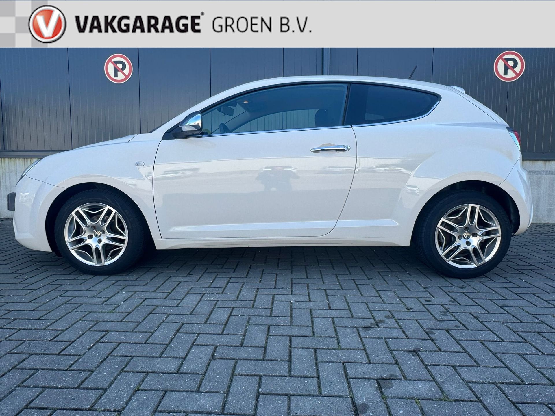 Alfa Romeo MiTo 1.4 Distinctive / airco / radio-cd / stoelve, Auto's, Alfa Romeo, Voorwielaandrijving, Euro 5, Stof, Gebruikt