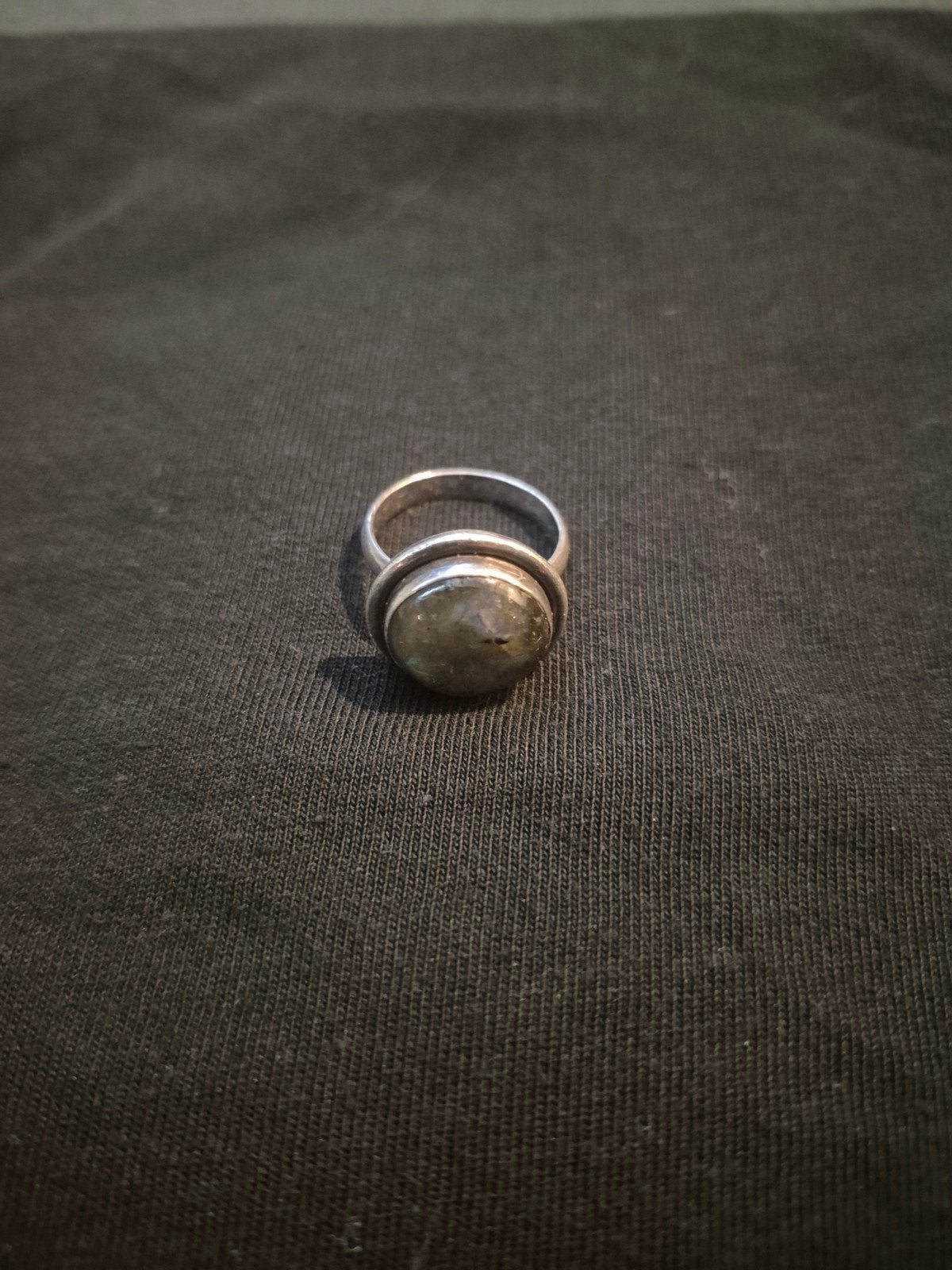 Zilveren ring met labradoriet edelsteen, Sieraden, Tassen en Uiterlijk, Ringen, 18 tot 19, Gebruikt, Ophalen of Verzenden, Dame of Heer