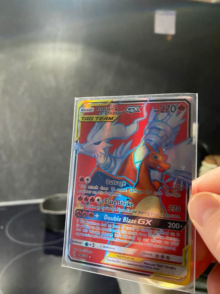 Reshiram & Charizard GX - Zeldzame Pokémon Kaart, Hobby en Vrije tijd, Verzamelkaartspellen | Pokémon, Ophalen of Verzenden, Zo goed als nieuw