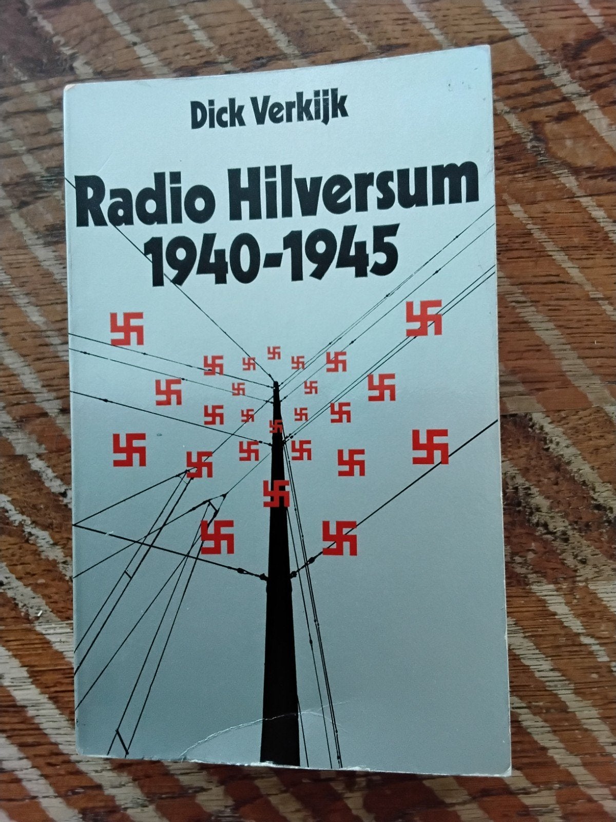 Radio Hilversum 1940-1945, Boeken, Ophalen of Verzenden, Tweede Wereldoorlog, Gelezen
