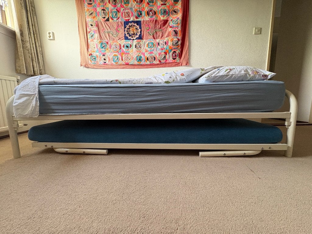 Onderschuifbedden (2 x 1-persoons), Ophalen, Gebruikt, 90 cm, Wit