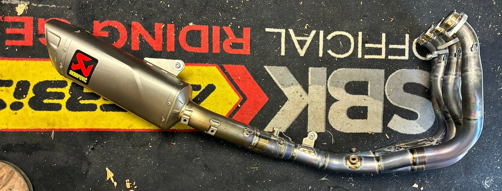 Akrapovic Evolution titanium racesysteem tbv R1 2015-2026, Motoren, Ophalen of Verzenden, Gebruikt