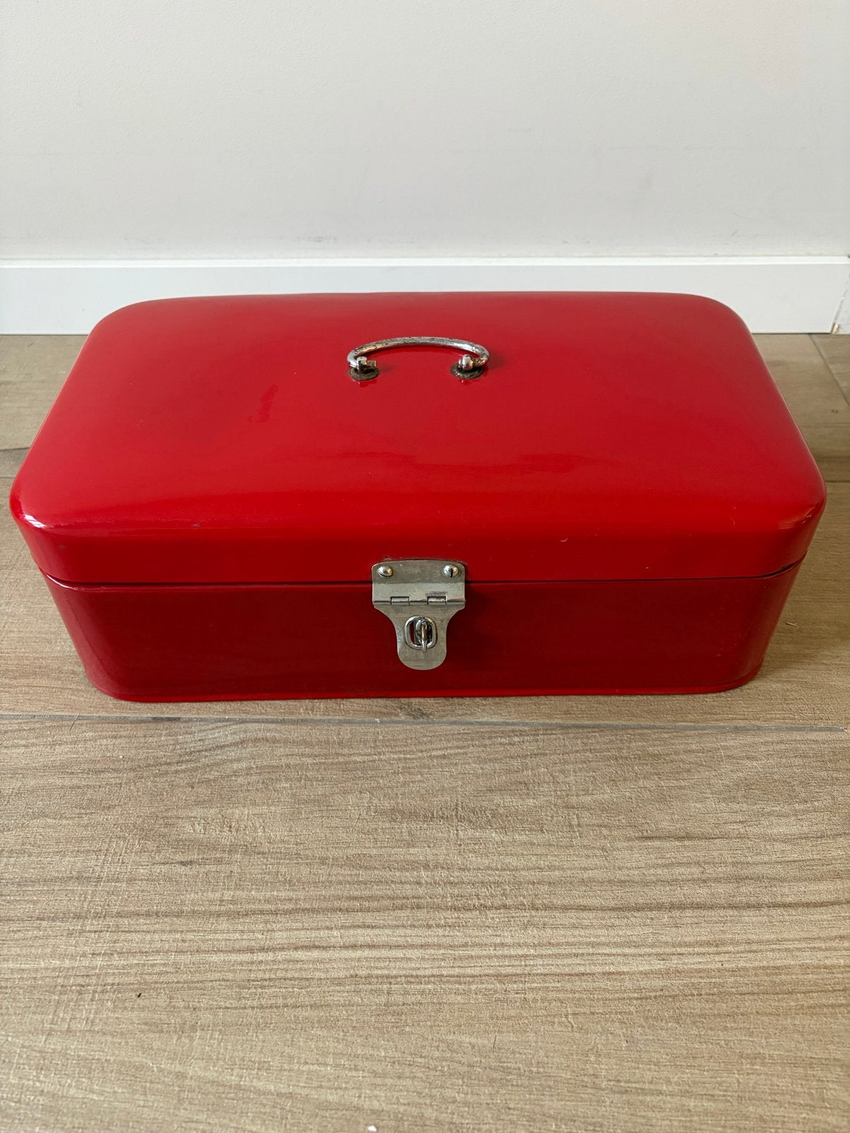 Vintage rode metalen broodtrommel met handvat, Ophalen of Verzenden