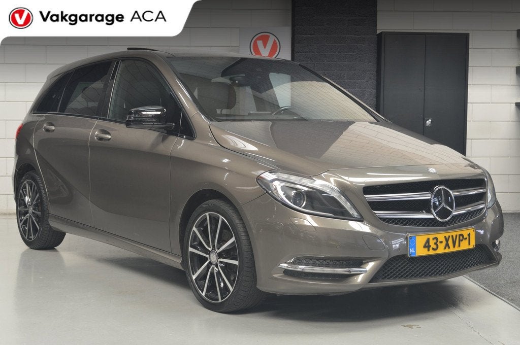 Mercedes-Benz B-klasse 180 Ambition // AUTOMAAT // TREKHAAK, Euro 5, 1325 kg, Gebruikt, Zwart