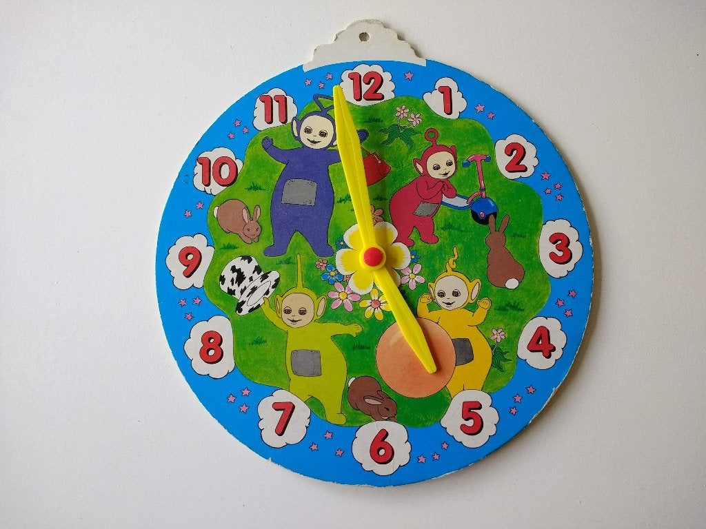 Teletubbie klok om klokkijken te leren 28 cm oefenklok, Ophalen of Verzenden, Zo goed als nieuw