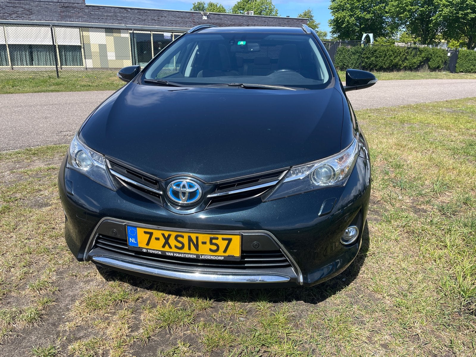 Toyota Auris 1.8 Hybrid 136pk Aut 2014 Grijs (trekhaak), Stof, Origineel Nederlands, Grijs, Auris