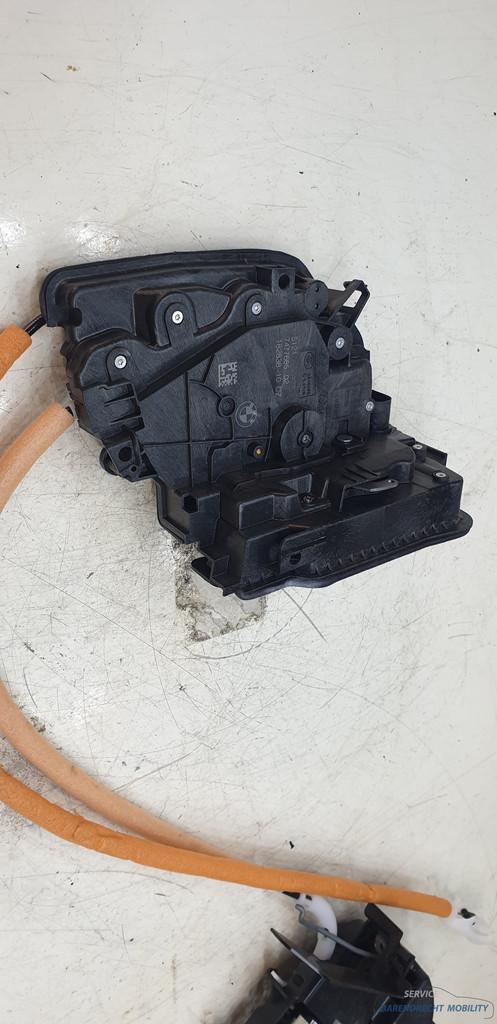 BMW G30 F90 5 serie portierslot links voor LV bestuurderskan, Petuelring 130
80788  Munich, DE, Gebruikt, Info@bmw.de, Voor