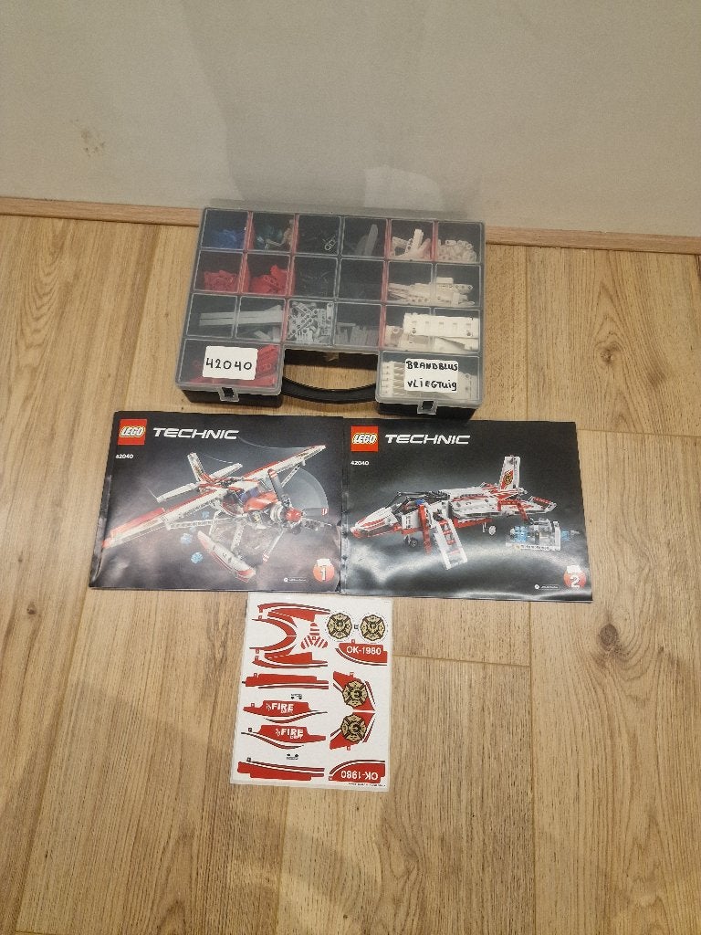 Lego Technic 42040 Brandblusvliegtuig met opbergbox