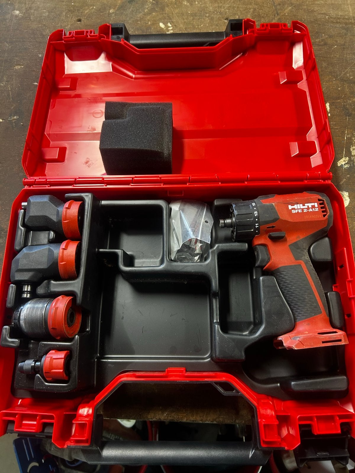 Hilti SFE 2-A12 Accu Boor- en Schroefmachine, Variabele snelheid, Ophalen of Verzenden, Minder dan 400 watt, Zo goed als nieuw