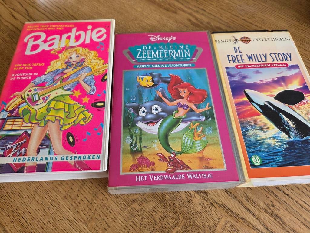 VHS-banden: Barbie, De Kleine Zeemeermin, Free Willy, Cd's en Dvd's, Dvd's | Kinderen en Jeugd, Avontuur, Gebruikt, Alle leeftijden