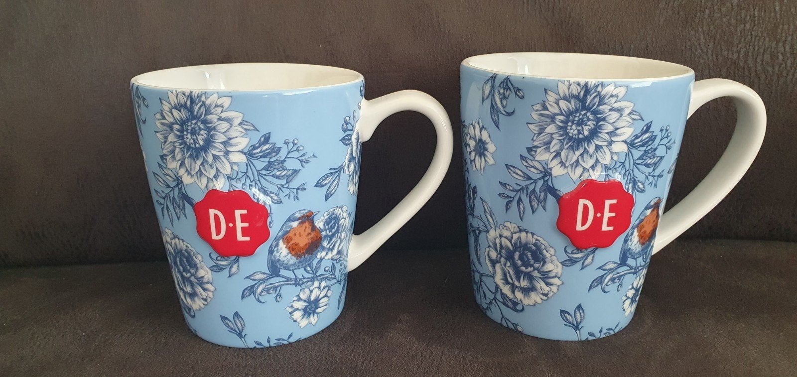2 prachtige nieuwe Douwe egberts bekers, Huis en Inrichting, Keuken | Servies, Ophalen of Verzenden, Nieuw, Overige stijlen, Kop(pen) en/of Schotel(s)