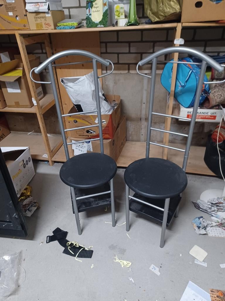Stijlvolle dressboy / kledingstoel voor de slaapkamer 2 x., Ophalen, Overige typen, Zo goed als nieuw, Minder dan 100 cm