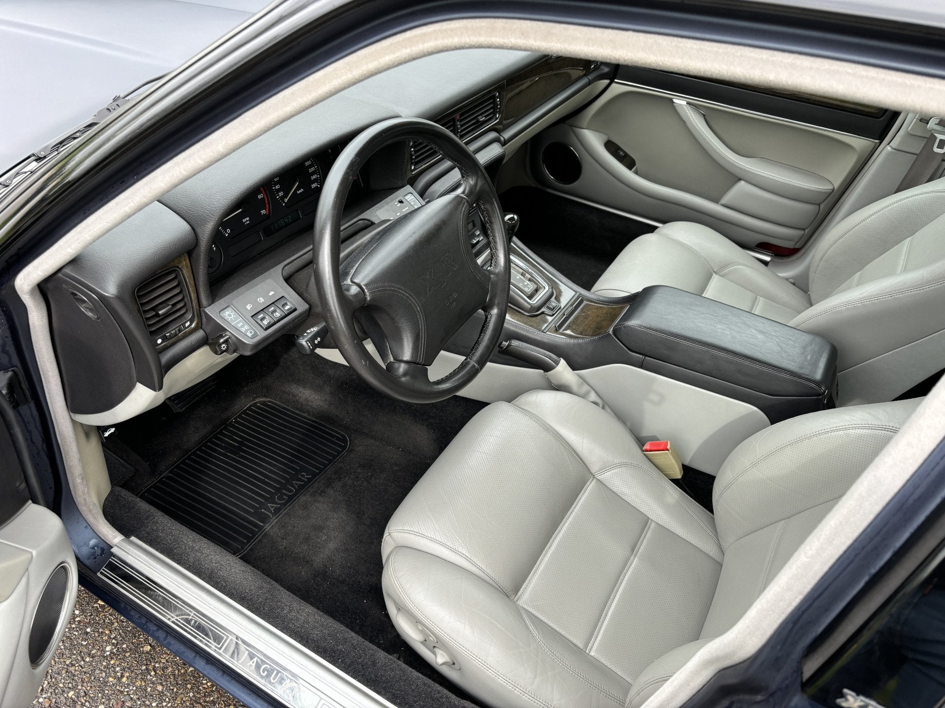 Jaguar XJ 4.0 R S/C SUPERCHARGED / LEER / MAT BLAUW / SCHUIF, foto 7