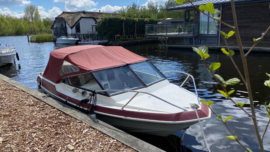 Skibsplast 490 VS, Watersport en Boten, Motorboten en Motorjachten, Overige merken, Gebruikt, Buitenboordmotor, Biminitop