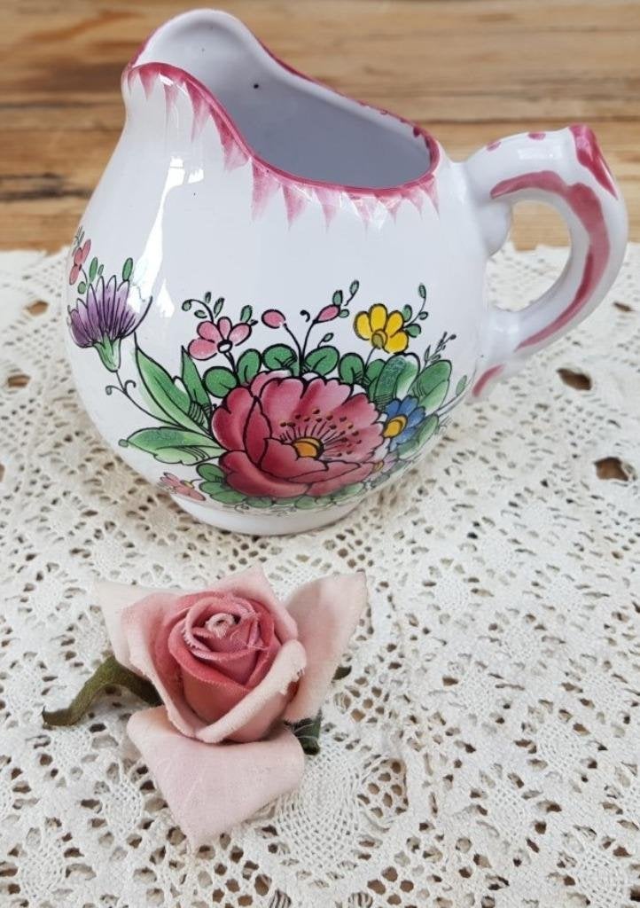 Frans handbeschilderd kannetje met bloemen, Old Strasbourg, Antiek en Kunst, Curiosa en Brocante, Ophalen of Verzenden