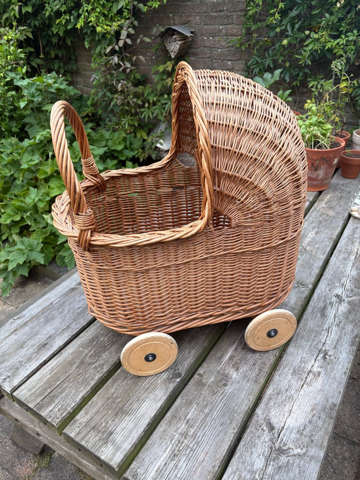 Vintage rieten poppenwagen met houten wielen, Ophalen, Gebruikt, Overige typen