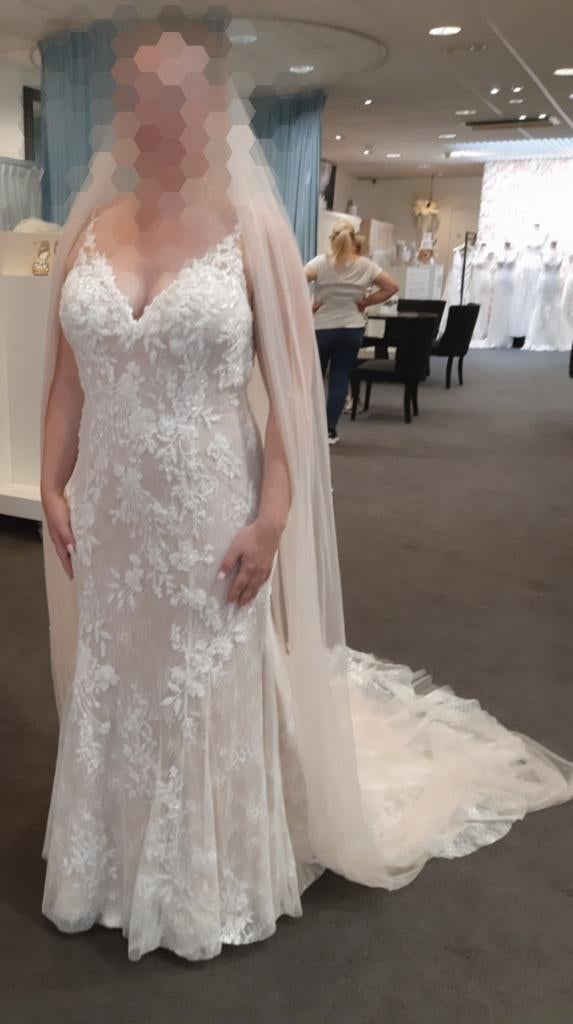 Trouwjurk Lillian West 66131 met sluier, Ophalen, Trouwjurk, Overige kleuren, Zo goed als nieuw