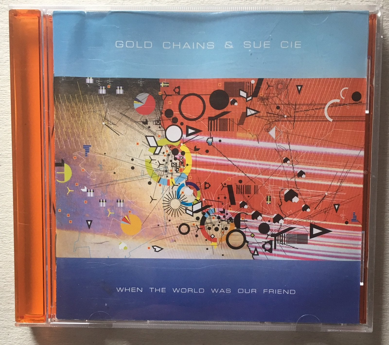 CD GOLD CHAINS & SUE CIE - When The World Was Our Friend, Cd's en Dvd's, Cd's | Dance en House, Gebruikt, Verzenden, Inclusief doosje
