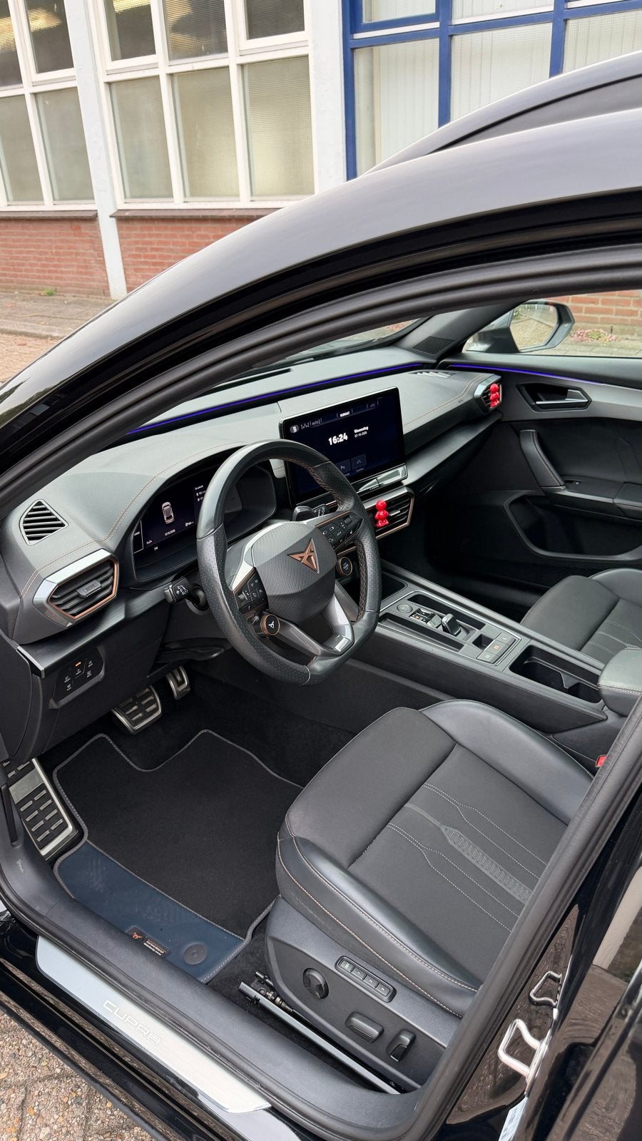Cupra Formentor 1.4 E-hybrid 245pk Dsg-6 2022 Zwart, Auto's, Stof, Zwart, 4 cilinders, Formentor