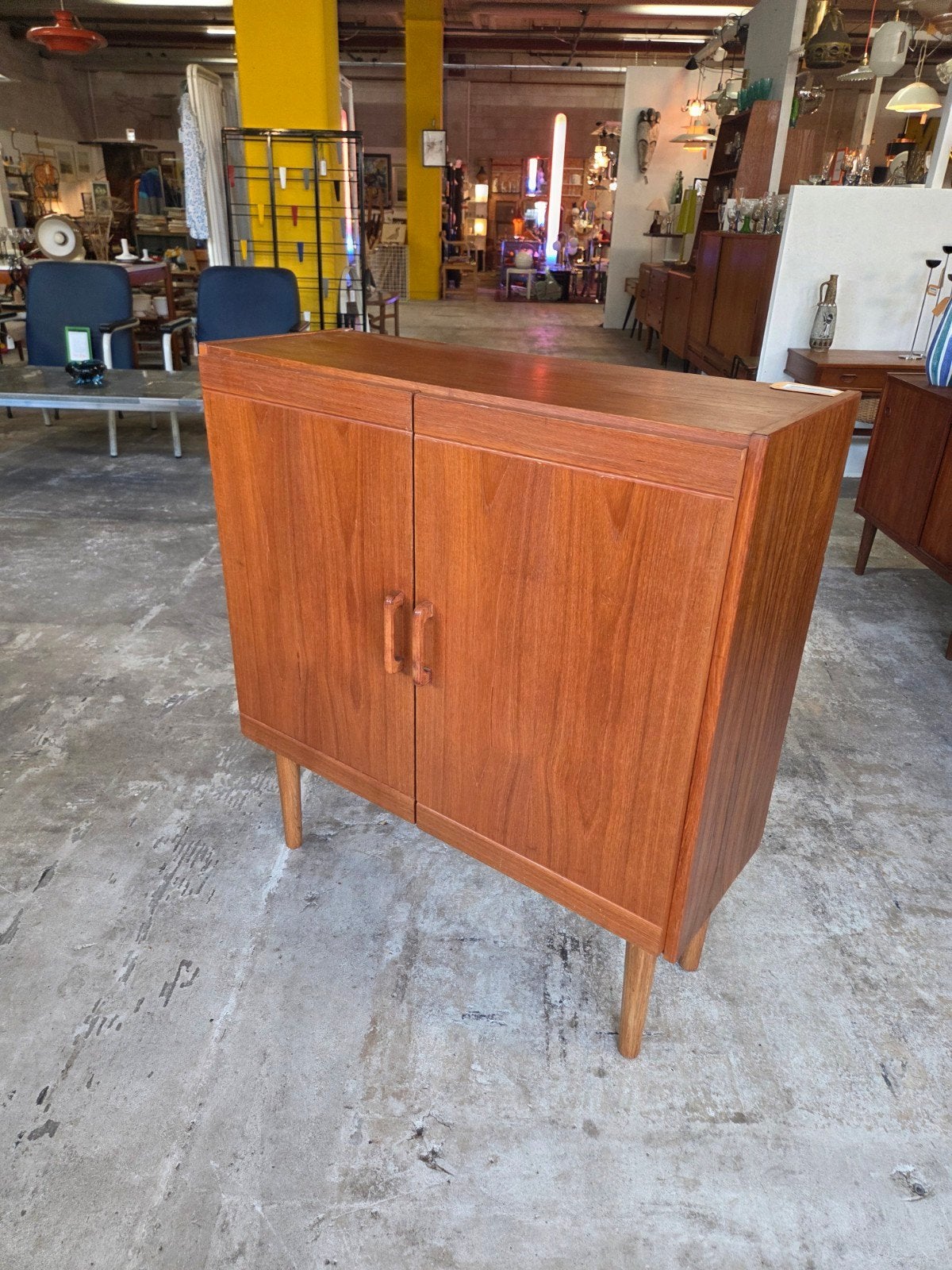 vintage Mid-Century Deense twee deurs kastje, Ophalen, Gebruikt, X, X