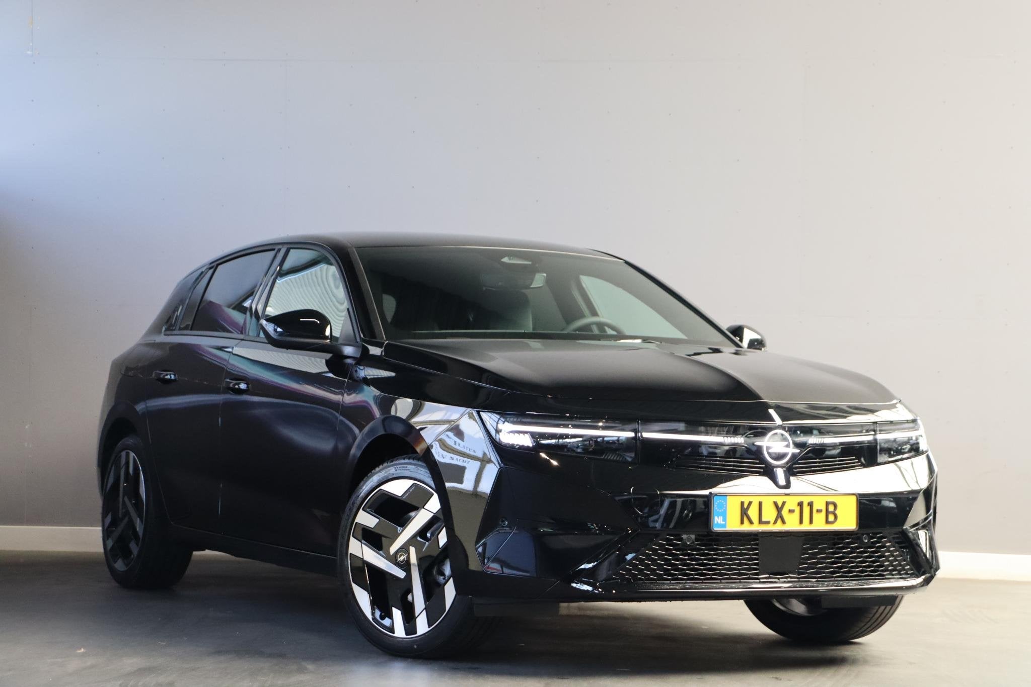 Opel Astra Electric 58 kWh GS / Navigatie / Head up / Stoelv, Stof, 200 min, 156 pk, Zwart