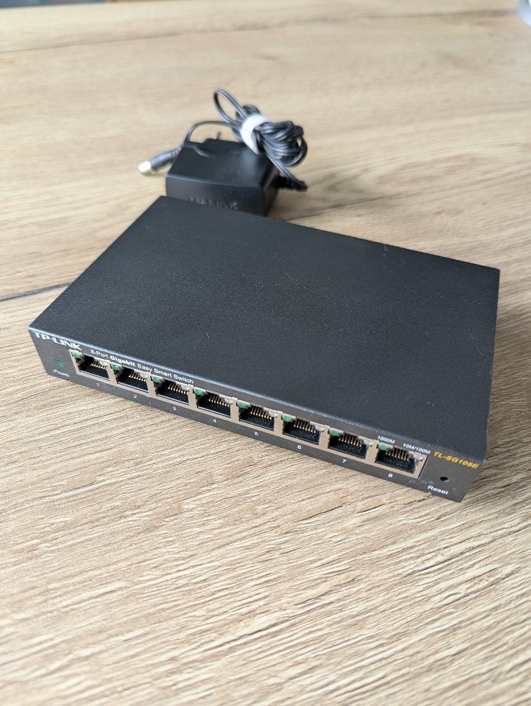 TP-Link TL-SG108E 8-poorts gigabit smart switch (metaal), Ophalen of Verzenden, Gebruikt