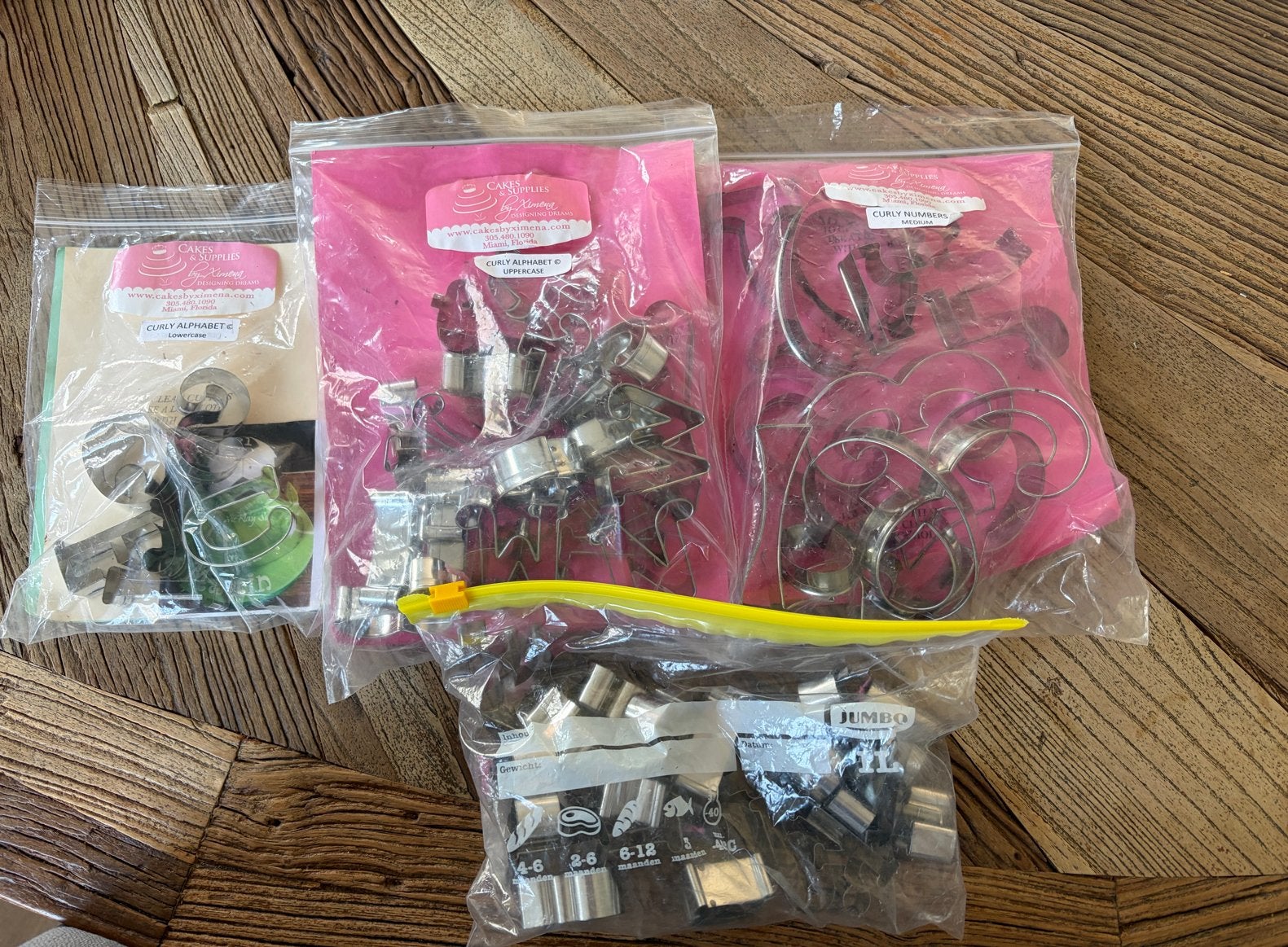 Uitstekers set: letters, cijfers en diverse vormen, Ophalen of Verzenden, Gebruikt, Taarten of Cupcakes, Versiering