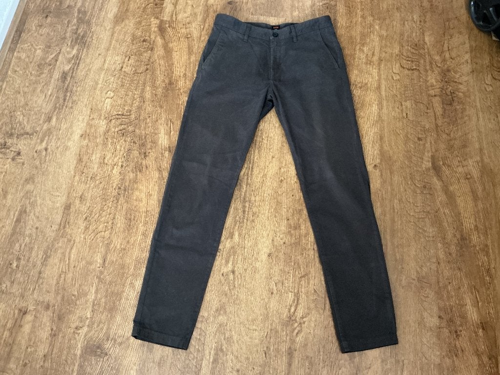 Hugo boss chino broek grijs maat 32/34, Kleding | Heren, Broeken en Pantalons, Maat 48/50 (M), Ophalen of Verzenden, Zo goed als nieuw