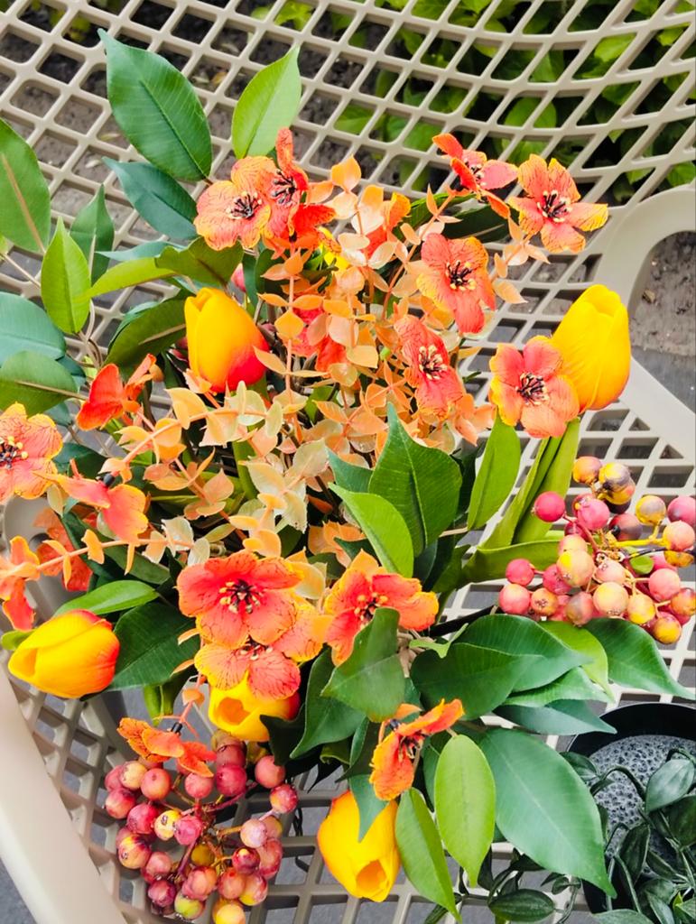 Mooi kunstbloemen boeketje en kunsthangplanten, Binnen, Kunstbloem, Ophalen of Verzenden, Zo goed als nieuw